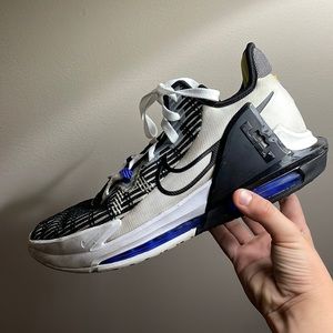 Lebron James Witness 6 Basketball Shoes Size 10